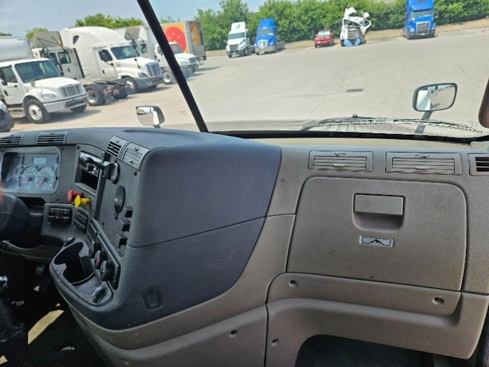 Day Cab Tractor-Heavy Duty Tractors-Freightliner-2019-Cascadia 12542ST-Indianapolis-IN-212,000\n\t\tmiles-$ 33,750 - Image 13