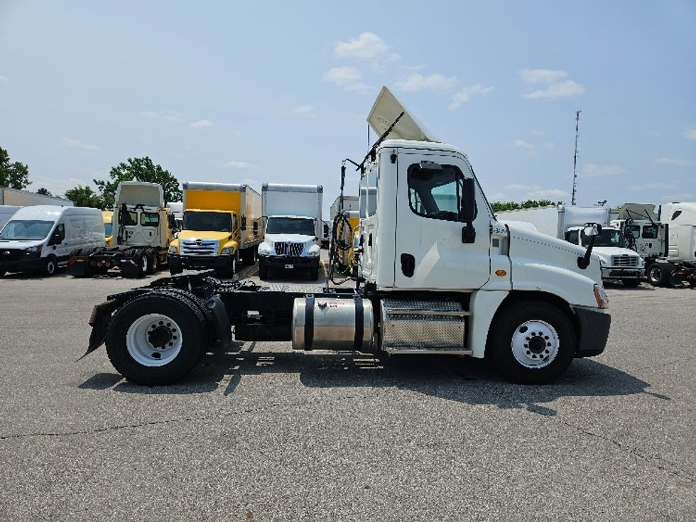 Day Cab Tractor-Heavy Duty Tractors-Freightliner-2019-Cascadia 12542ST-Indianapolis-IN-212,000\n\t\tmiles-$ 33,750 - Image 8