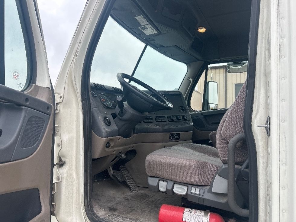 Day Cab Tractor-Heavy Duty Tractors-Freightliner-2019-Cascadia 12542ST-Indianapolis-IN-373,109\n\t\tmiles-$ 28,250 - Image 10