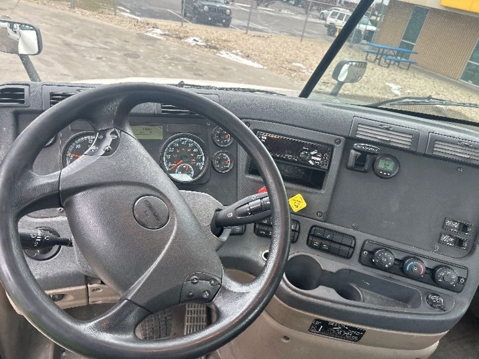 Day Cab Tractor-Heavy Duty Tractors-Freightliner-2019-Cascadia 12542ST-Indianapolis-IN-373,109\n\t\tmiles-$ 28,250 - Image 11