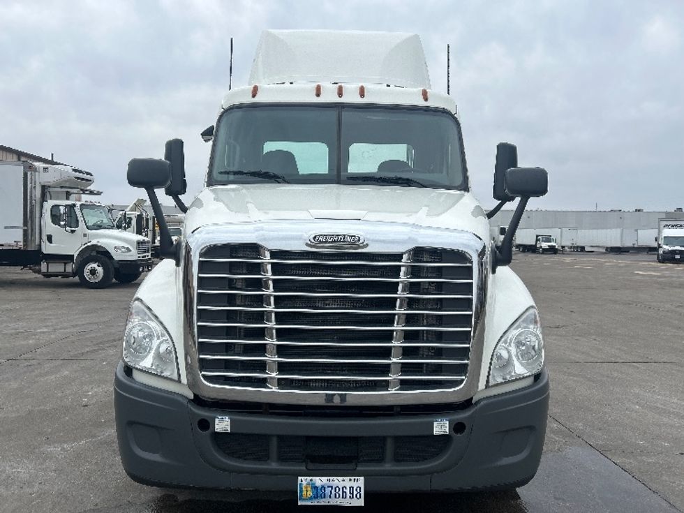 Day Cab Tractor-Heavy Duty Tractors-Freightliner-2019-Cascadia 12542ST-Indianapolis-IN-373,109\n\t\tmiles-$ 28,250 - Image 2