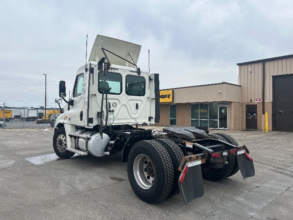Day Cab Tractor-Heavy Duty Tractors-Freightliner-2019-Cascadia 12542ST-Indianapolis-IN-373,109\n\t\tmiles-$ 28,250 - Image 5