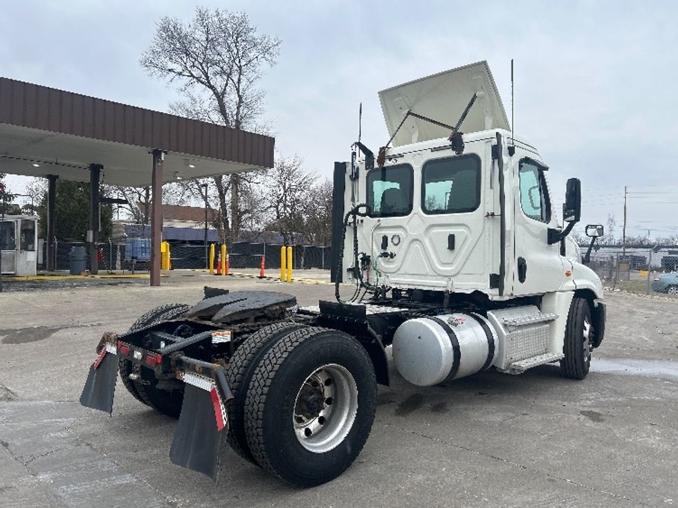 Day Cab Tractor-Heavy Duty Tractors-Freightliner-2019-Cascadia 12542ST-Indianapolis-IN-373,109\n\t\tmiles-$ 28,250 - Image 7