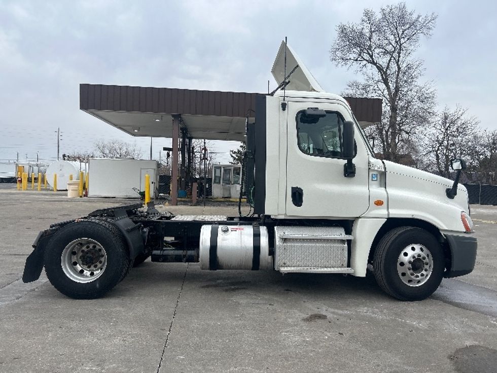 Day Cab Tractor-Heavy Duty Tractors-Freightliner-2019-Cascadia 12542ST-Indianapolis-IN-373,109\n\t\tmiles-$ 28,250 - Image 8
