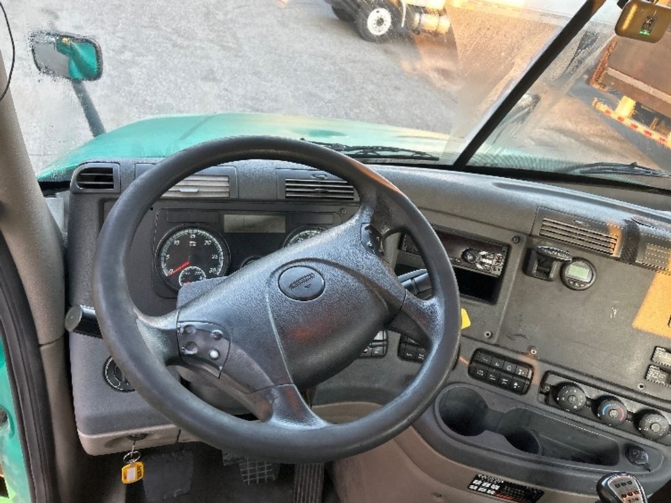Day Cab Tractor-Heavy Duty Tractors-Freightliner-2019-Cascadia 12542ST-Jacksonville-FL-319,700\n\t\tmiles-$ 27,500 - Image 11