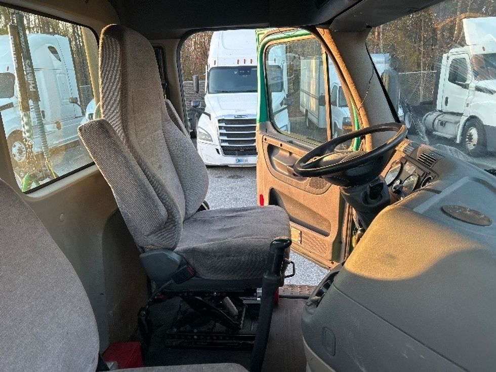 Day Cab Tractor-Heavy Duty Tractors-Freightliner-2019-Cascadia 12542ST-Jacksonville-FL-319,700\n\t\tmiles-$ 27,500 - Image 14