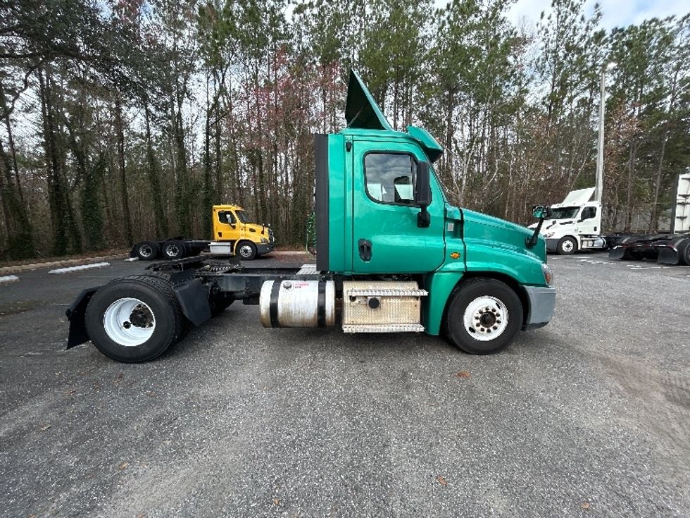 Day Cab Tractor-Heavy Duty Tractors-Freightliner-2019-Cascadia 12542ST-Jacksonville-FL-319,700\n\t\tmiles-$ 27,500 - Image 8
