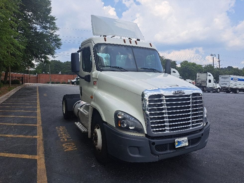 Day Cab Tractor-Heavy Duty Tractors-Freightliner-2019-Cascadia 12542ST-Jonesboro-GA-358,244\n\t\tmiles-$ 37,250 - Image 1