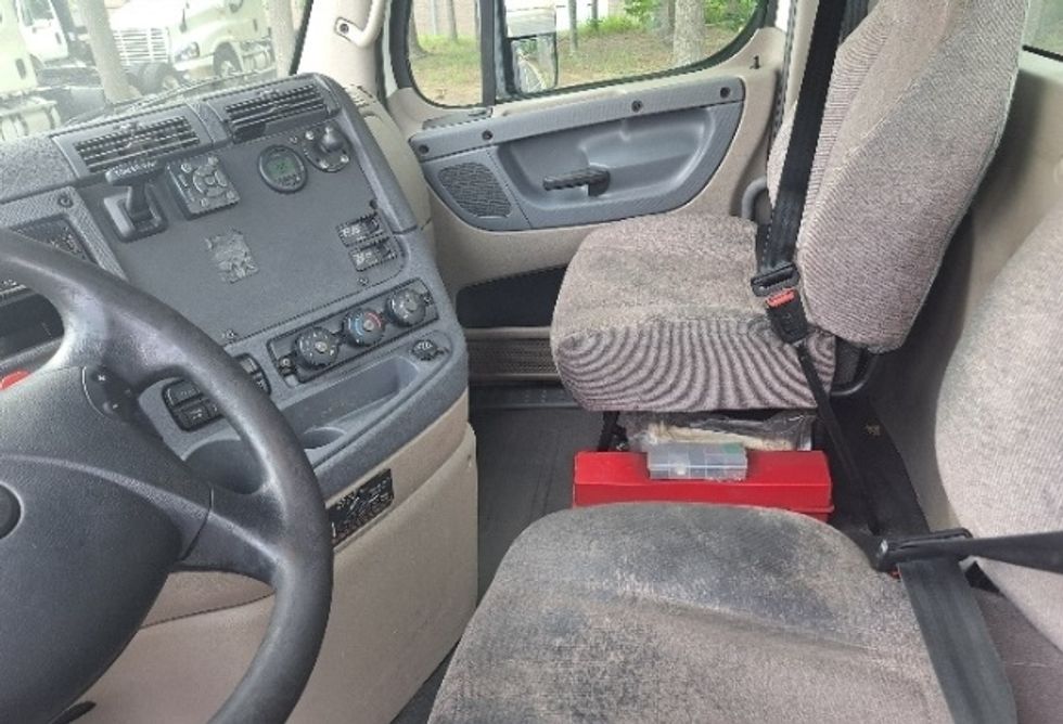 Day Cab Tractor-Heavy Duty Tractors-Freightliner-2019-Cascadia 12542ST-Jonesboro-GA-358,244\n\t\tmiles-$ 37,250 - Image 10