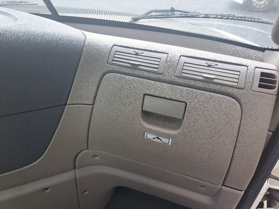 Day Cab Tractor-Heavy Duty Tractors-Freightliner-2019-Cascadia 12542ST-Jonesboro-GA-358,244\n\t\tmiles-$ 37,250 - Image 13