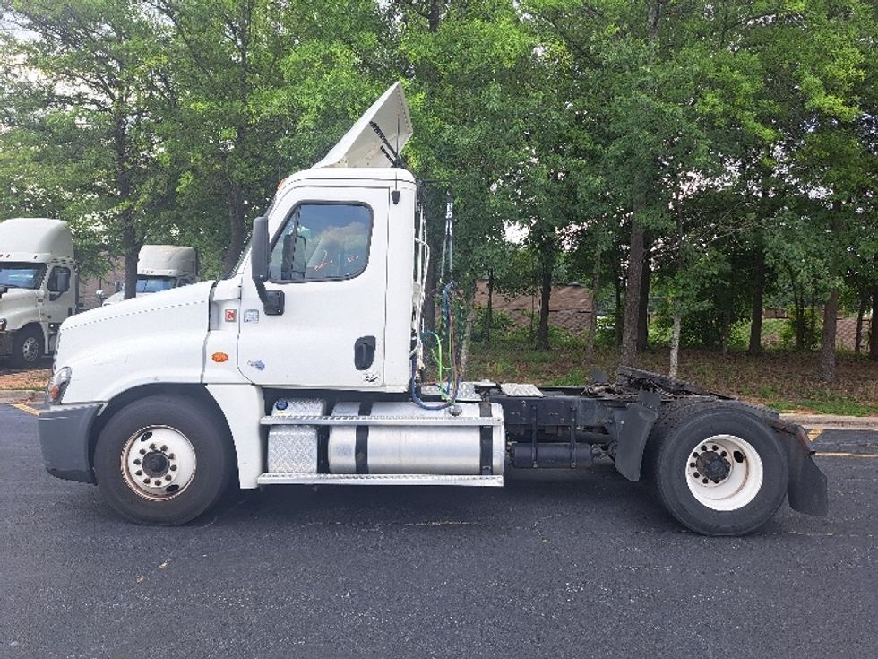 Day Cab Tractor-Heavy Duty Tractors-Freightliner-2019-Cascadia 12542ST-Jonesboro-GA-358,244\n\t\tmiles-$ 37,250 - Image 4