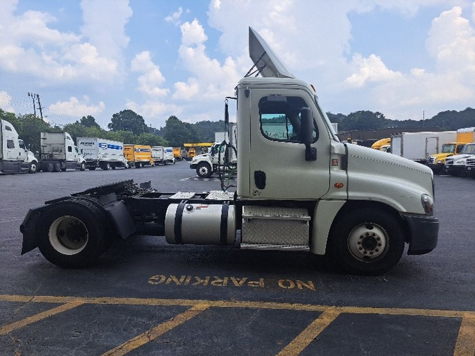 Day Cab Tractor-Heavy Duty Tractors-Freightliner-2019-Cascadia 12542ST-Jonesboro-GA-358,244\n\t\tmiles-$ 37,250 - Image 8