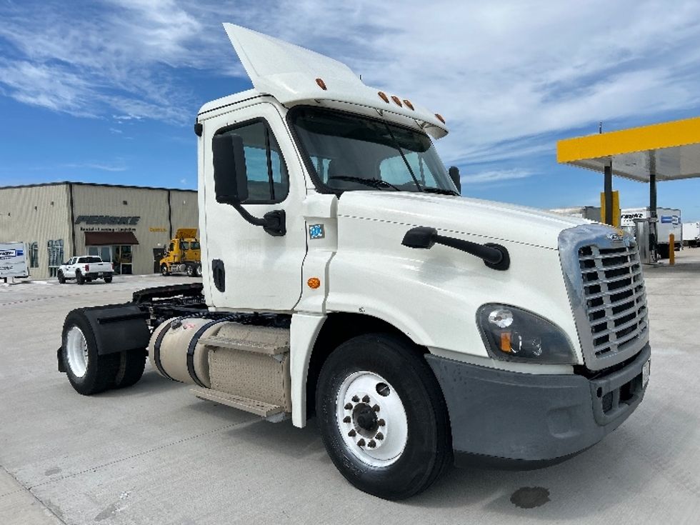 Day Cab Tractor-Heavy Duty Tractors-Freightliner-2019-Cascadia 12542ST-Katy-TX-422,815\n\t\tmiles-$ 33,500 - Image 1
