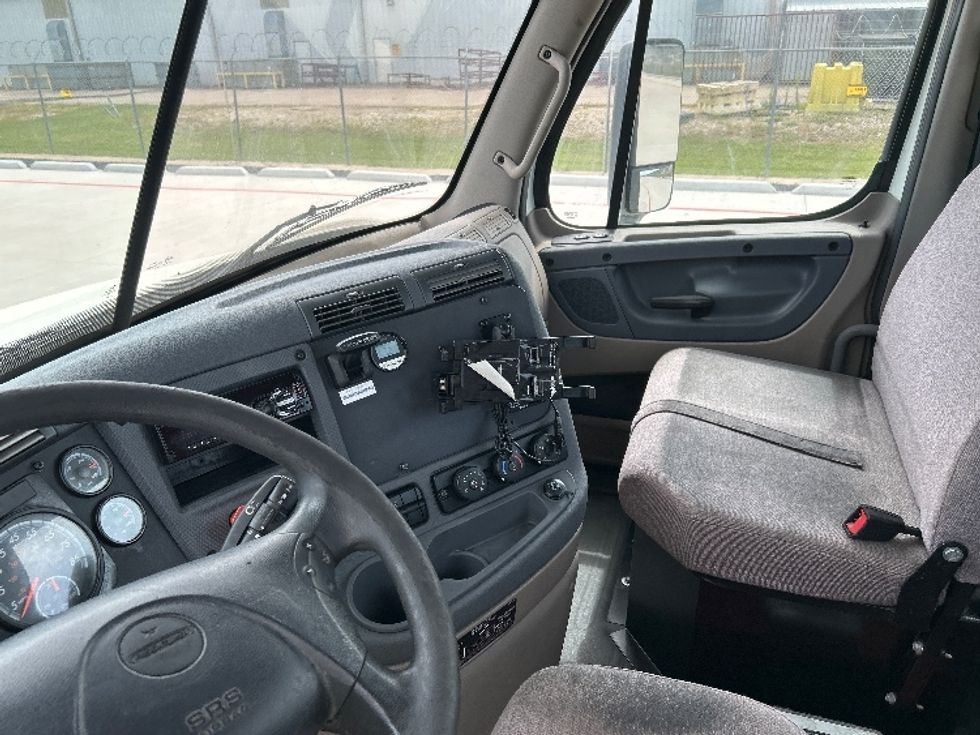 Day Cab Tractor-Heavy Duty Tractors-Freightliner-2019-Cascadia 12542ST-Katy-TX-422,815\n\t\tmiles-$ 33,500 - Image 10