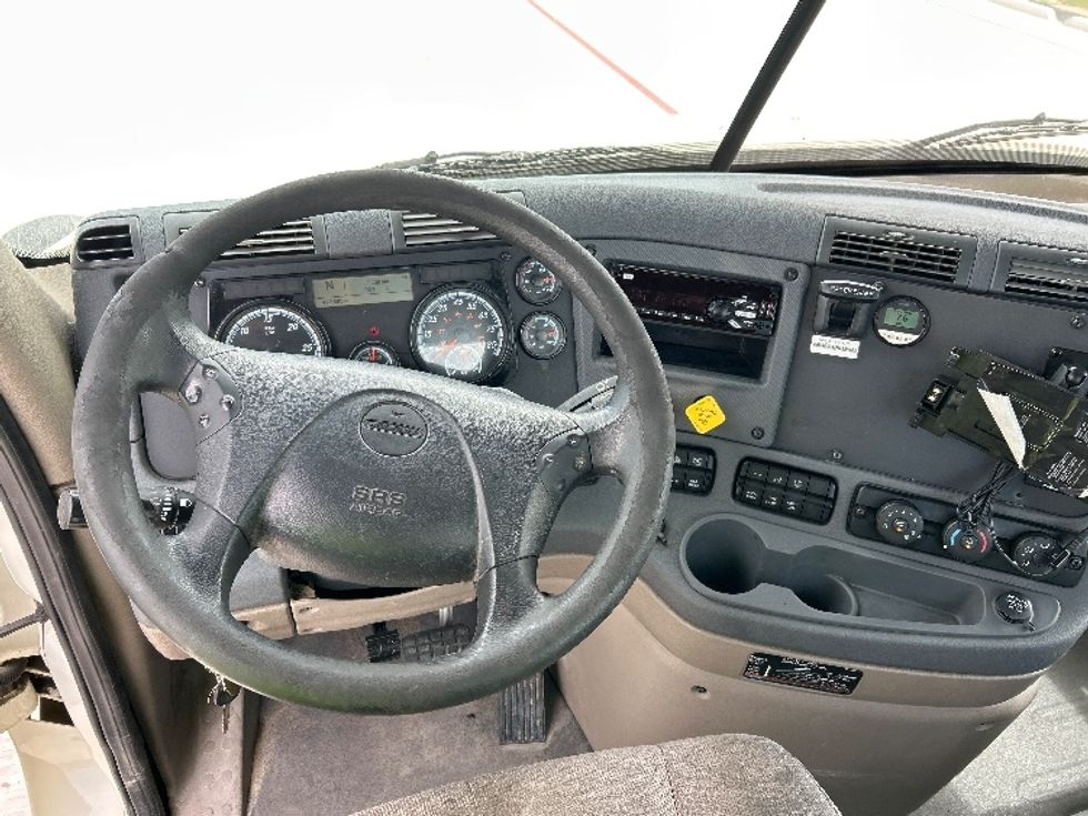 Day Cab Tractor-Heavy Duty Tractors-Freightliner-2019-Cascadia 12542ST-Katy-TX-422,815\n\t\tmiles-$ 33,500 - Image 11