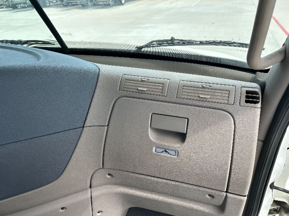 Day Cab Tractor-Heavy Duty Tractors-Freightliner-2019-Cascadia 12542ST-Katy-TX-422,815\n\t\tmiles-$ 33,500 - Image 13