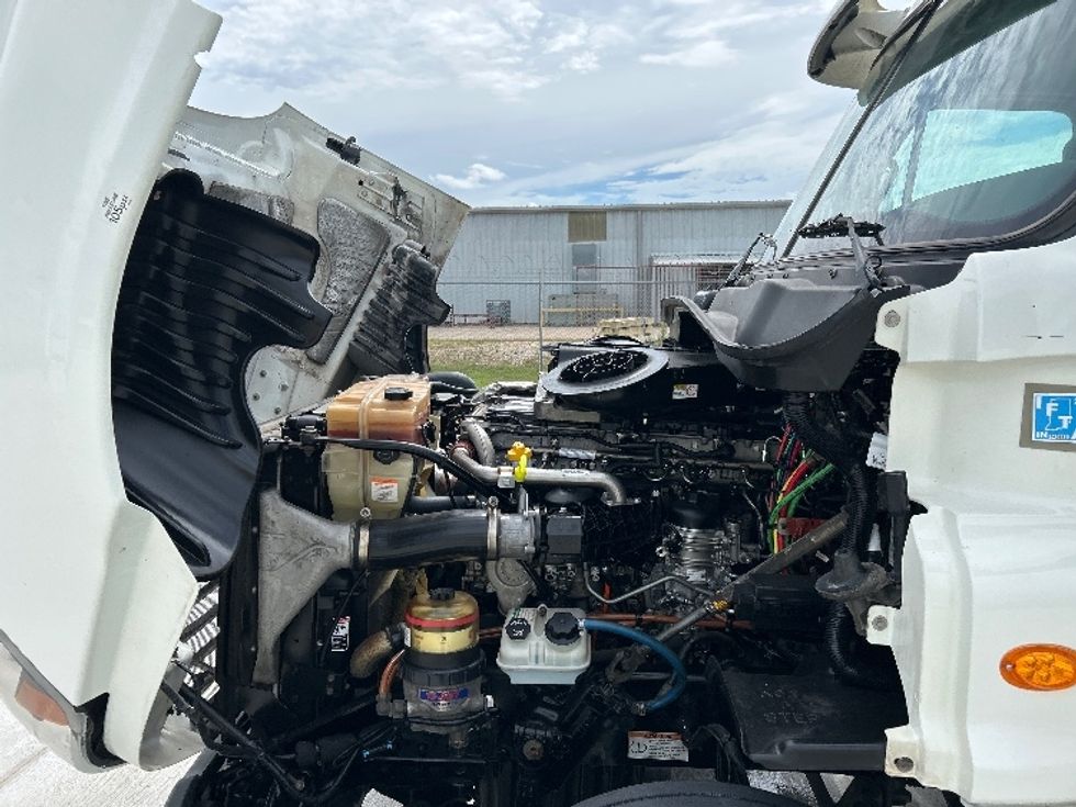 Day Cab Tractor-Heavy Duty Tractors-Freightliner-2019-Cascadia 12542ST-Katy-TX-422,815\n\t\tmiles-$ 33,500 - Image 16