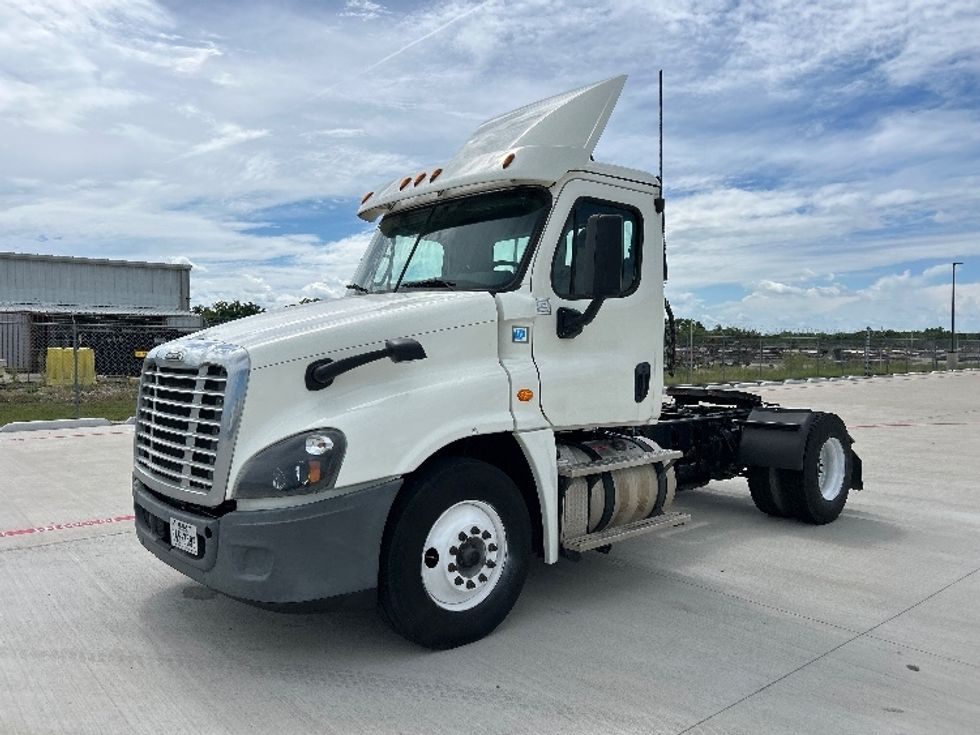 Day Cab Tractor-Heavy Duty Tractors-Freightliner-2019-Cascadia 12542ST-Katy-TX-422,815\n\t\tmiles-$ 33,500 - Image 3