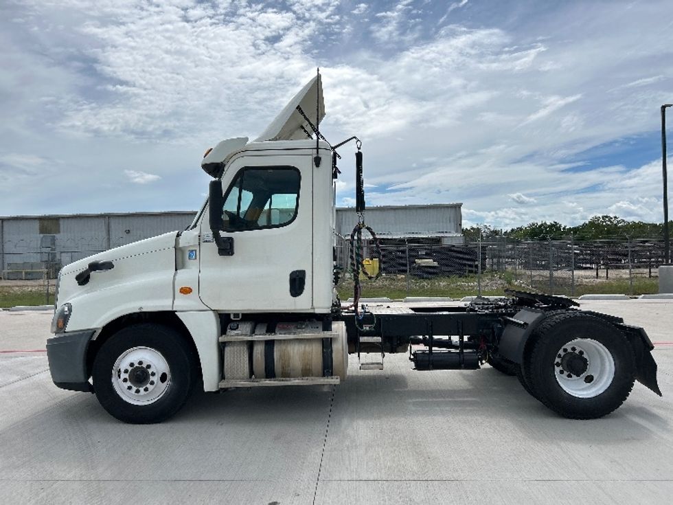 Day Cab Tractor-Heavy Duty Tractors-Freightliner-2019-Cascadia 12542ST-Katy-TX-422,815\n\t\tmiles-$ 33,500 - Image 4