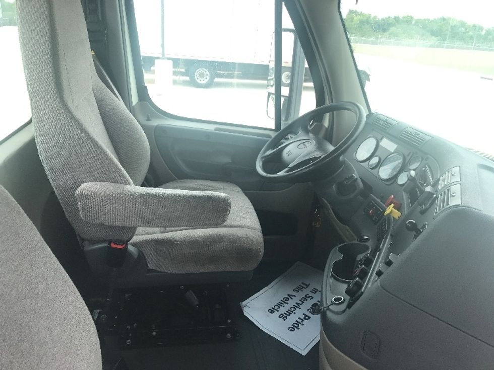 Day Cab Tractor-Heavy Duty Tractors-Freightliner-2019-Cascadia 12542ST-Katy-TX-434,502\n\t\tmiles-$ 33,000 - Image 14