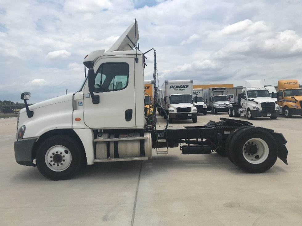 Day Cab Tractor-Heavy Duty Tractors-Freightliner-2019-Cascadia 12542ST-Katy-TX-434,502\n\t\tmiles-$ 33,000 - Image 4