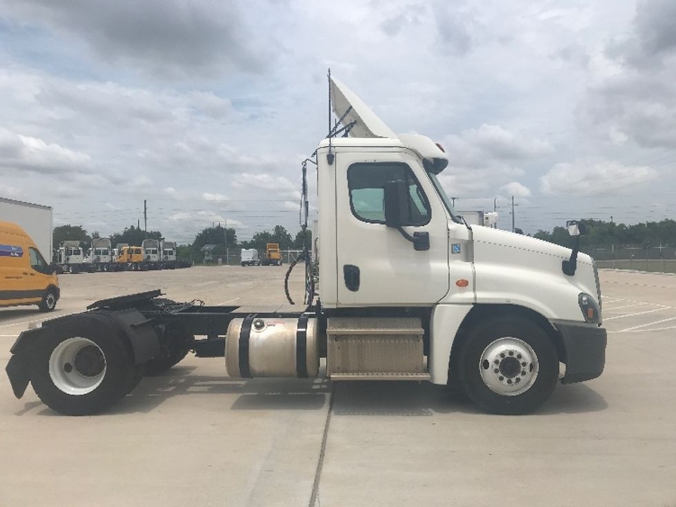 Day Cab Tractor-Heavy Duty Tractors-Freightliner-2019-Cascadia 12542ST-Katy-TX-434,502\n\t\tmiles-$ 33,000 - Image 8