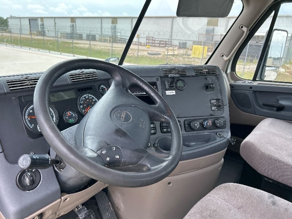 Day Cab Tractor-Heavy Duty Tractors-Freightliner-2019-Cascadia 12542ST-Katy-TX-446,929\n\t\tmiles-$ 32,250 - Image 10
