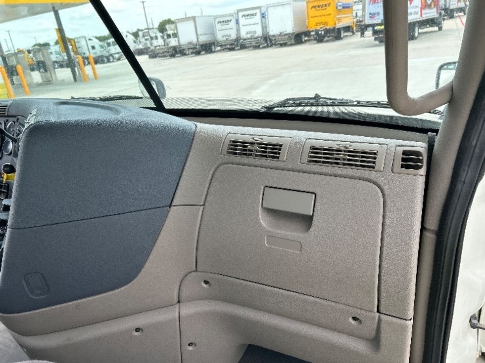 Day Cab Tractor-Heavy Duty Tractors-Freightliner-2019-Cascadia 12542ST-Katy-TX-446,929\n\t\tmiles-$ 32,250 - Image 13