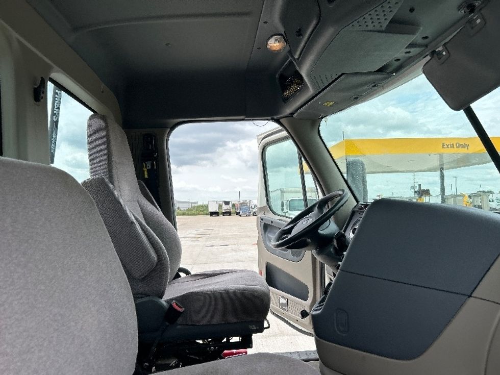 Day Cab Tractor-Heavy Duty Tractors-Freightliner-2019-Cascadia 12542ST-Katy-TX-446,929\n\t\tmiles-$ 32,250 - Image 14