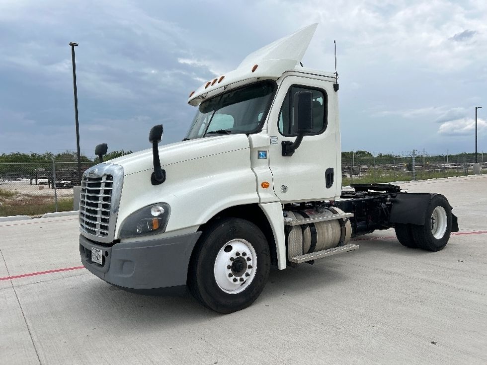 Day Cab Tractor-Heavy Duty Tractors-Freightliner-2019-Cascadia 12542ST-Katy-TX-446,929\n\t\tmiles-$ 32,250 - Image 3