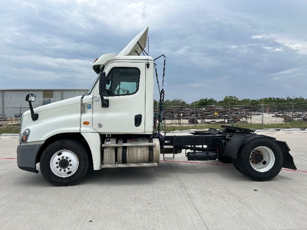 Day Cab Tractor-Heavy Duty Tractors-Freightliner-2019-Cascadia 12542ST-Katy-TX-446,929\n\t\tmiles-$ 32,250 - Image 4