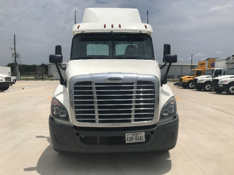 Day Cab Tractor-Heavy Duty Tractors-Freightliner-2019-Cascadia 12542ST-Katy-TX-449,389\n\t\tmiles-$ 32,250 - Image 2