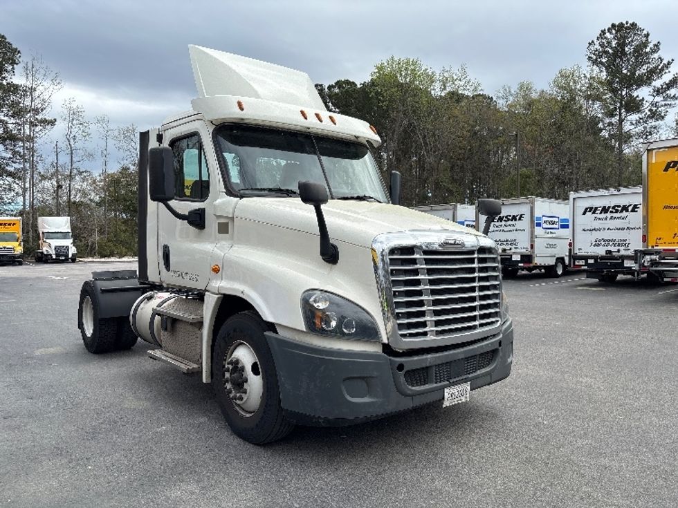 Day Cab Tractor-Heavy Duty Tractors-Freightliner-2019-Cascadia 12542ST-Ladson-SC-232,987\n\t\tmiles-$ 36,500 - Image 1