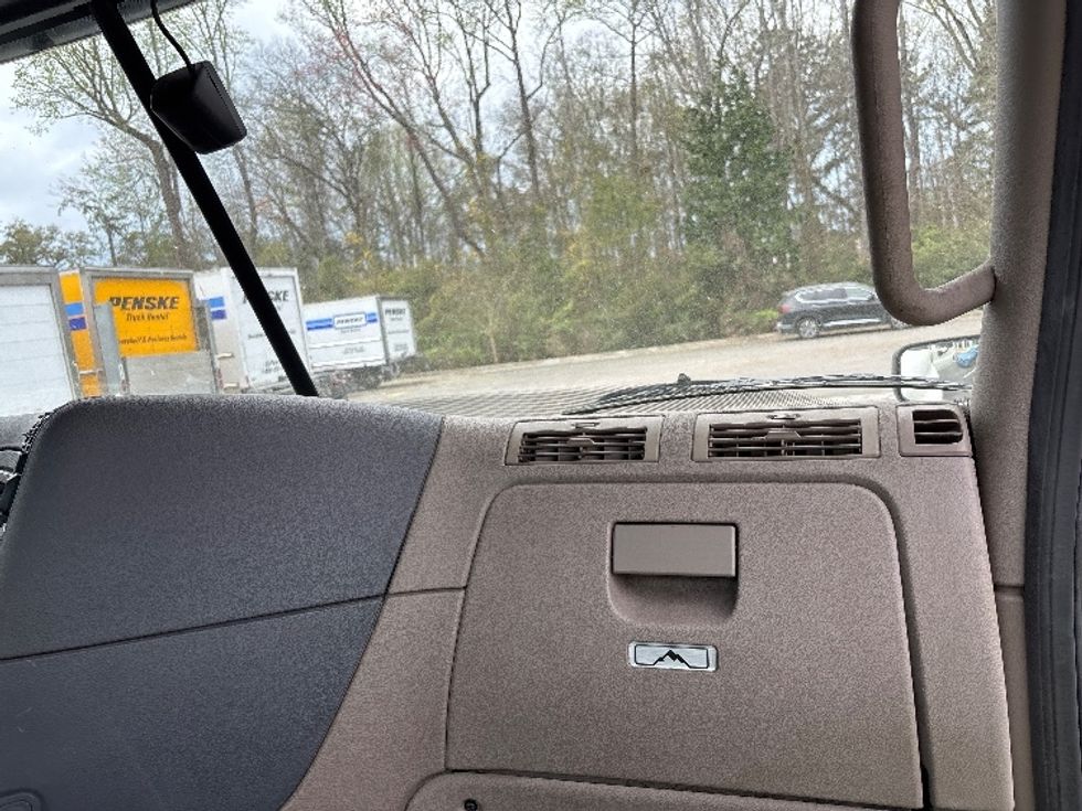 Day Cab Tractor-Heavy Duty Tractors-Freightliner-2019-Cascadia 12542ST-Ladson-SC-232,987\n\t\tmiles-$ 36,500 - Image 13