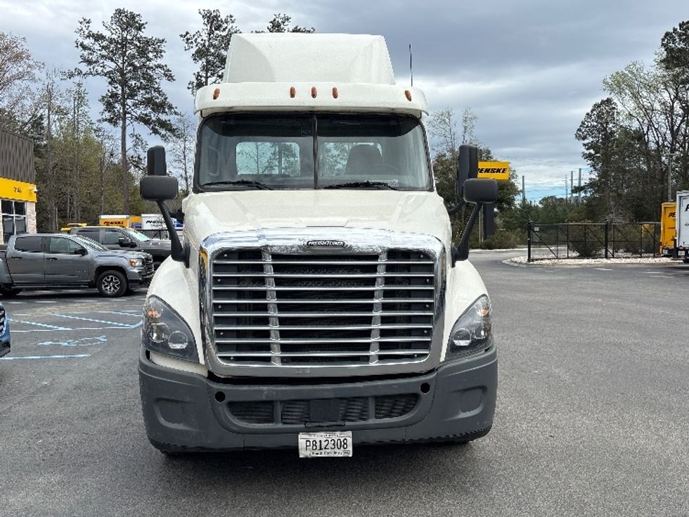 Day Cab Tractor-Heavy Duty Tractors-Freightliner-2019-Cascadia 12542ST-Ladson-SC-232,987\n\t\tmiles-$ 36,500 - Image 2