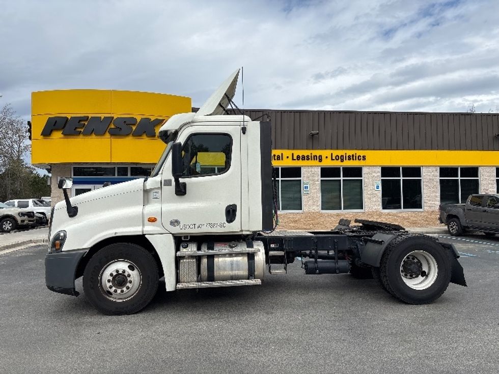 Day Cab Tractor-Heavy Duty Tractors-Freightliner-2019-Cascadia 12542ST-Ladson-SC-232,987\n\t\tmiles-$ 36,500 - Image 4