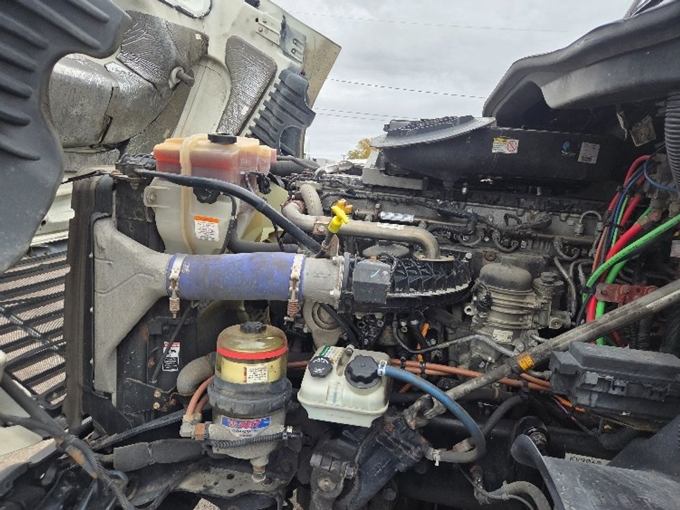 Day Cab Tractor-Heavy Duty Tractors-Freightliner-2019-Cascadia 12542ST-Lansing-MI-390,601\n\t\tmiles-$ 29,000 - Image 16