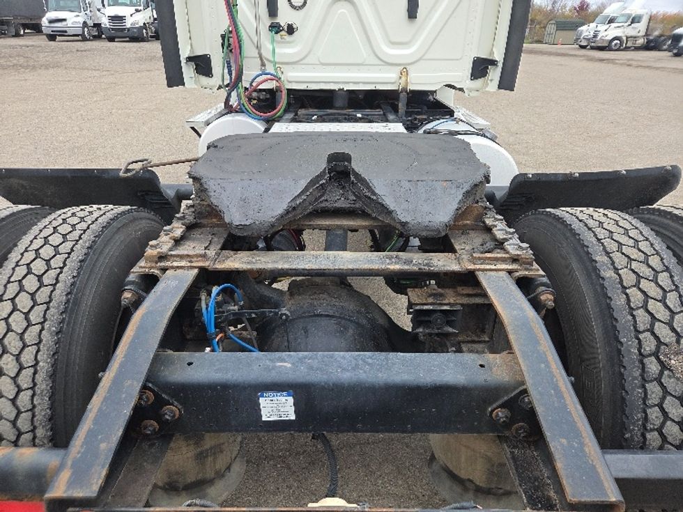 Day Cab Tractor-Heavy Duty Tractors-Freightliner-2019-Cascadia 12542ST-Lansing-MI-390,601\n\t\tmiles-$ 29,000 - Image 6