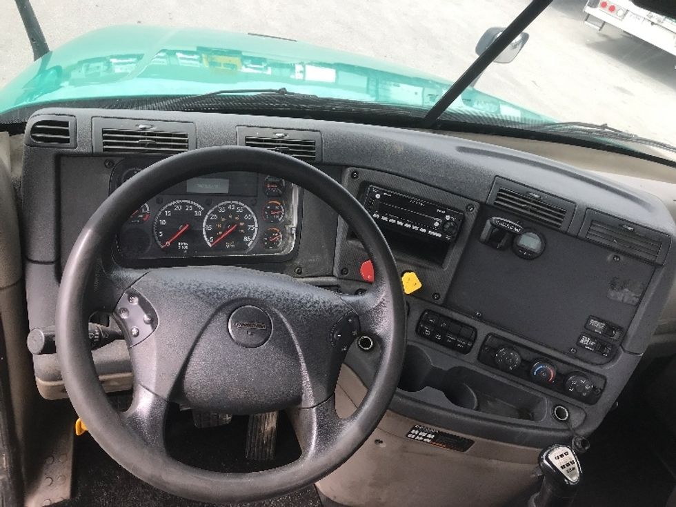 Day Cab Tractor-Heavy Duty Tractors-Freightliner-2019-Cascadia 12542ST-Louisville-KY-348,763\n\t\tmiles-$ 27,750 - Image 11
