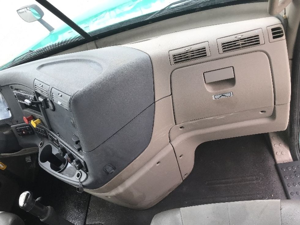 Day Cab Tractor-Heavy Duty Tractors-Freightliner-2019-Cascadia 12542ST-Louisville-KY-348,763\n\t\tmiles-$ 27,750 - Image 13