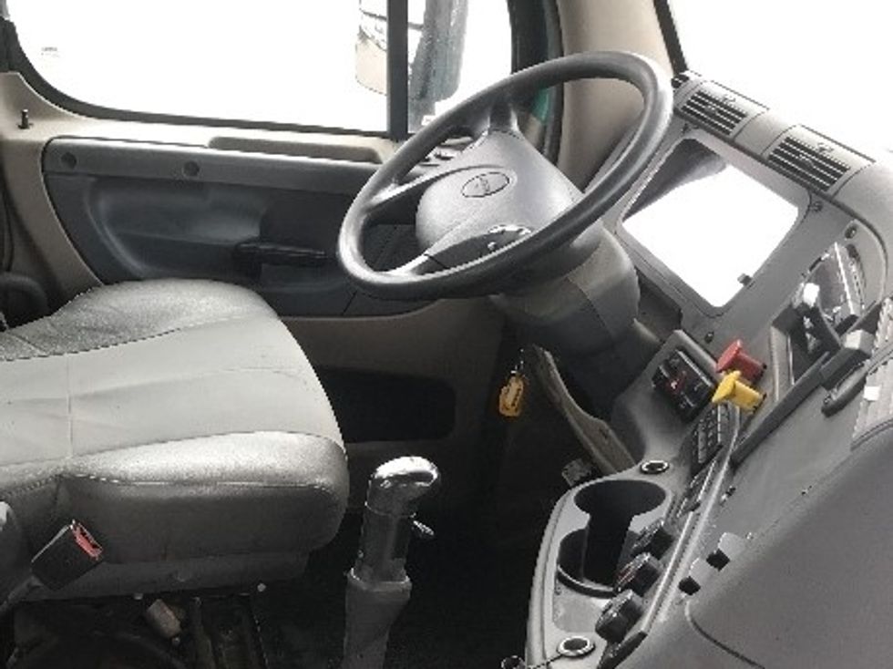 Day Cab Tractor-Heavy Duty Tractors-Freightliner-2019-Cascadia 12542ST-Louisville-KY-348,763\n\t\tmiles-$ 27,750 - Image 14