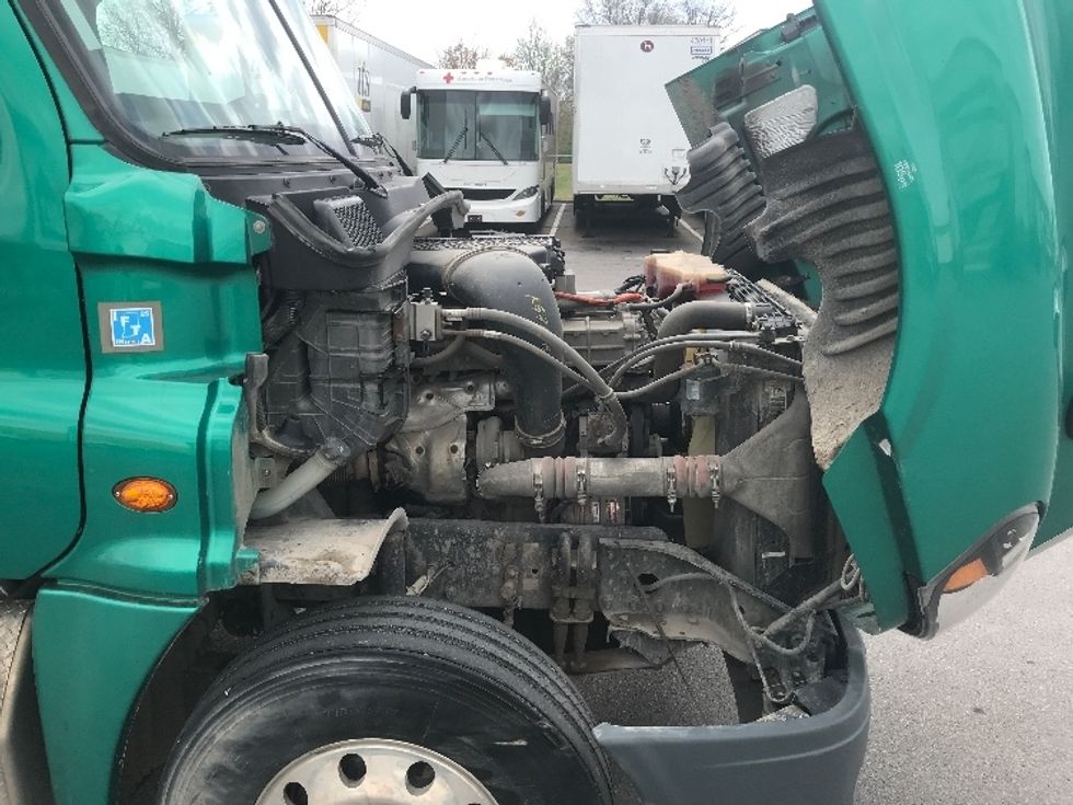 Day Cab Tractor-Heavy Duty Tractors-Freightliner-2019-Cascadia 12542ST-Louisville-KY-348,763\n\t\tmiles-$ 27,750 - Image 15