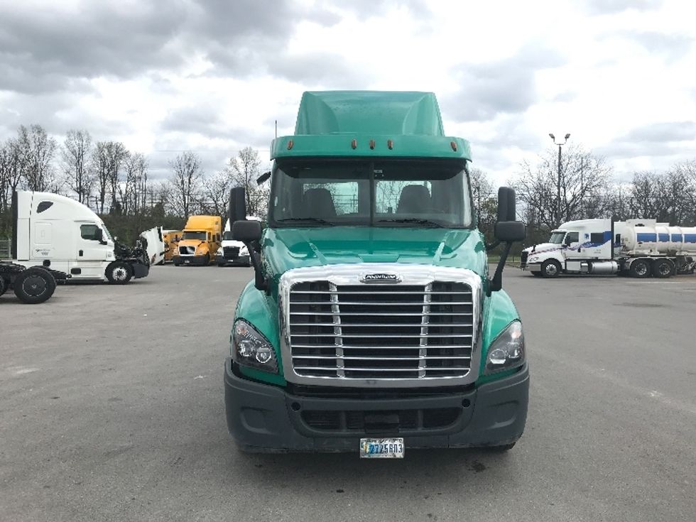 Day Cab Tractor-Heavy Duty Tractors-Freightliner-2019-Cascadia 12542ST-Louisville-KY-348,763\n\t\tmiles-$ 27,750 - Image 2