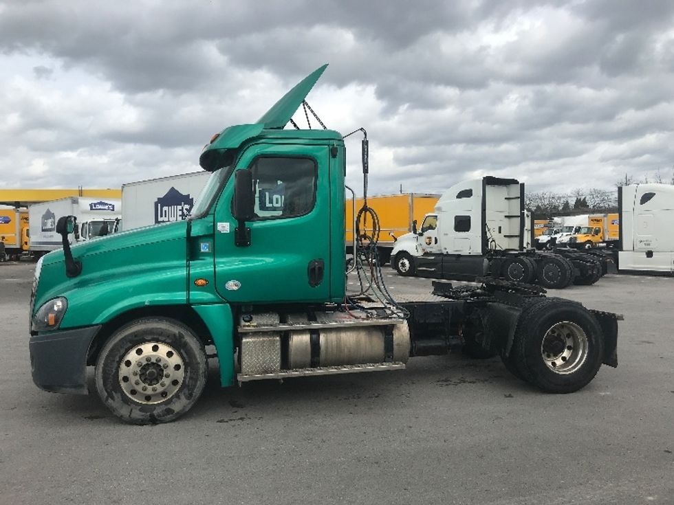 Day Cab Tractor-Heavy Duty Tractors-Freightliner-2019-Cascadia 12542ST-Louisville-KY-348,763\n\t\tmiles-$ 27,750 - Image 4