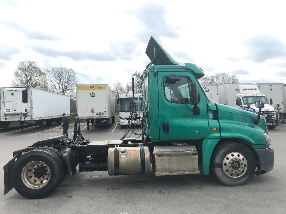 Day Cab Tractor-Heavy Duty Tractors-Freightliner-2019-Cascadia 12542ST-Louisville-KY-348,763\n\t\tmiles-$ 27,750 - Image 8