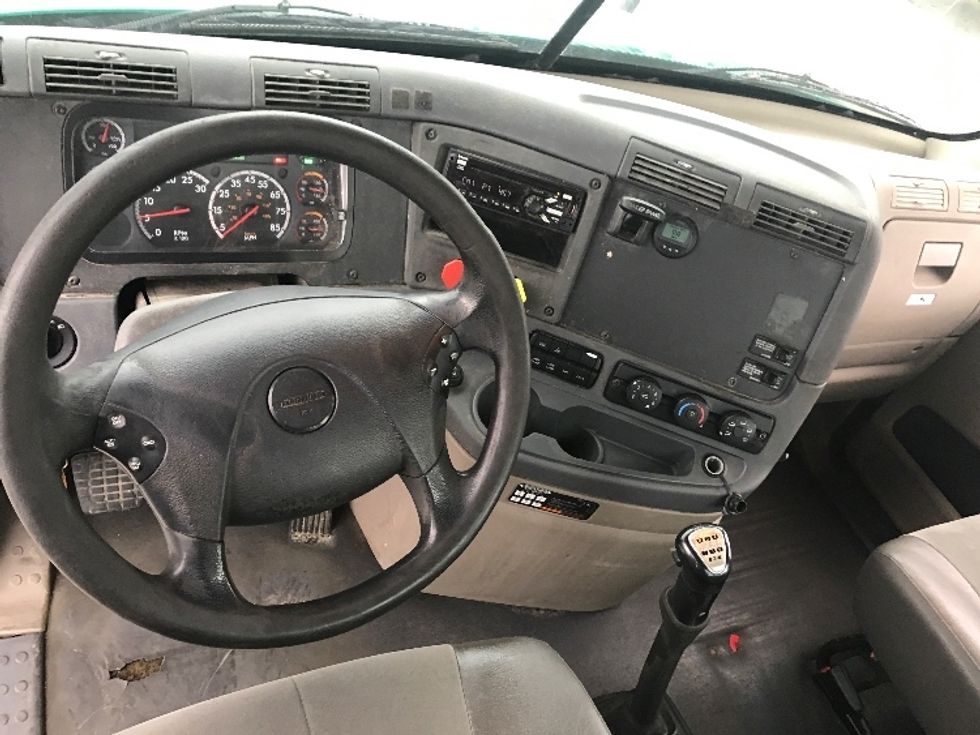 Day Cab Tractor-Heavy Duty Tractors-Freightliner-2019-Cascadia 12542ST-Louisville-KY-517,297\n\t\tmiles-$ 21,500 - Image 11