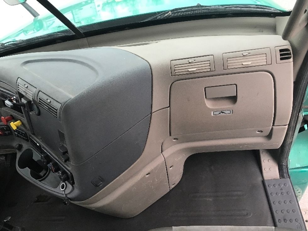 Day Cab Tractor-Heavy Duty Tractors-Freightliner-2019-Cascadia 12542ST-Louisville-KY-517,297\n\t\tmiles-$ 21,500 - Image 13