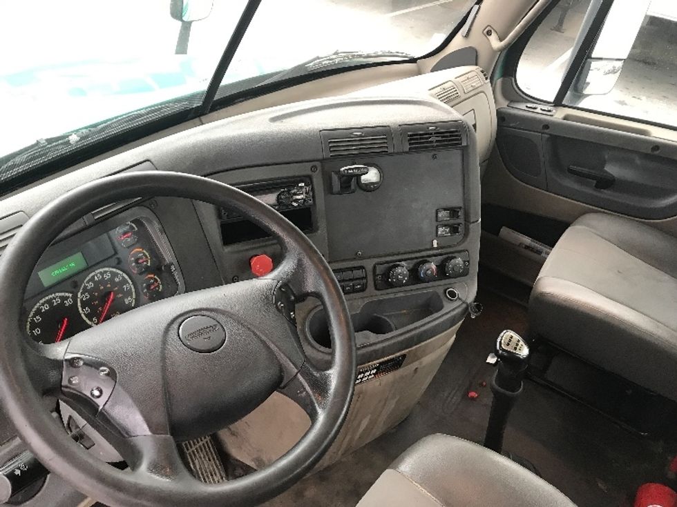 Day Cab Tractor-Heavy Duty Tractors-Freightliner-2019-Cascadia 12542ST-Louisville-KY-579,145\n\t\tmiles-$ 21,500 - Image 10