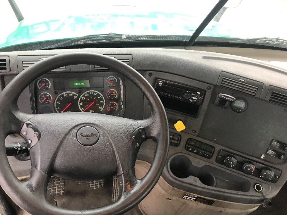 Day Cab Tractor-Heavy Duty Tractors-Freightliner-2019-Cascadia 12542ST-Louisville-KY-579,145\n\t\tmiles-$ 21,500 - Image 11