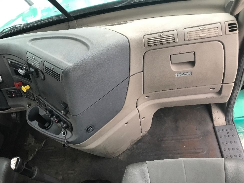 Day Cab Tractor-Heavy Duty Tractors-Freightliner-2019-Cascadia 12542ST-Louisville-KY-579,145\n\t\tmiles-$ 21,500 - Image 13